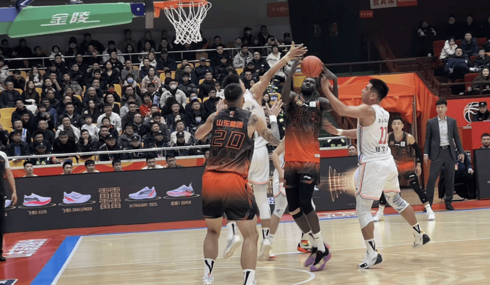 包含山东男篮在比赛中展示出色的表现的词条