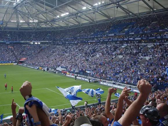 沙尔克客场绝平多特蒙德，巧妙战略