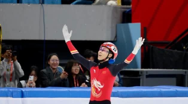 九游体育app-关于胜利光环照耀全队，球员斩获英雄战绩的信息