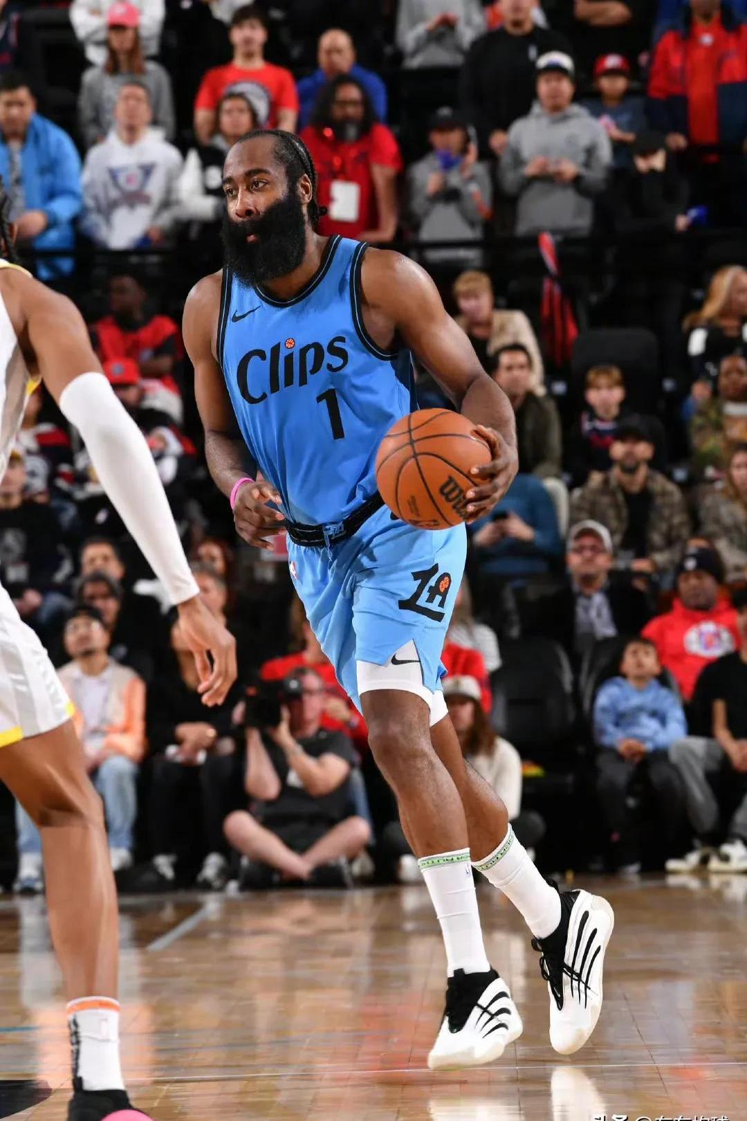 关于火箭拼尽全力仍遭惨败,哈登个人表现难改局面的信息 关于火箭拼尽全力仍遭惨败,哈登个人表现难改局面的信息