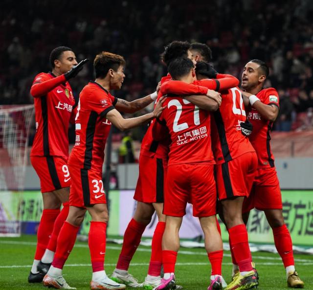 球队集体奋起，战胜劲旅晋级