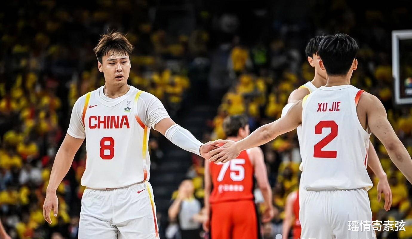 陕西男篮在比赛中展现出强大的团队实力