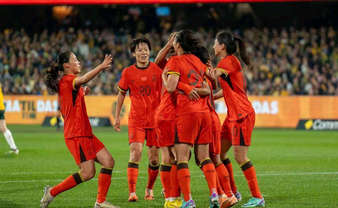 紧张足球比赛将要打响,球员们全力以赴备战决胜的简单介绍 紧张足球比赛将要打响,球员们全力以赴备战决胜的简单介绍