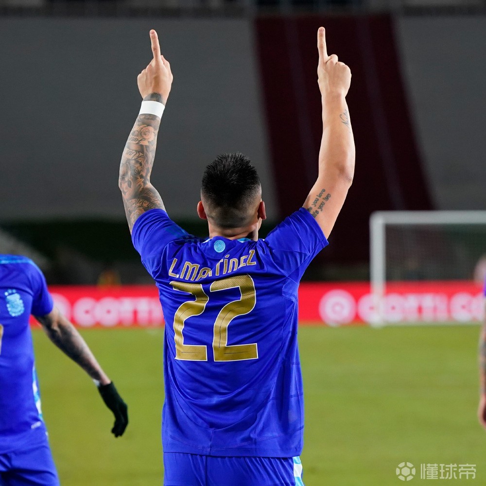 阿根廷队前锋表现神勇，破门连击对手