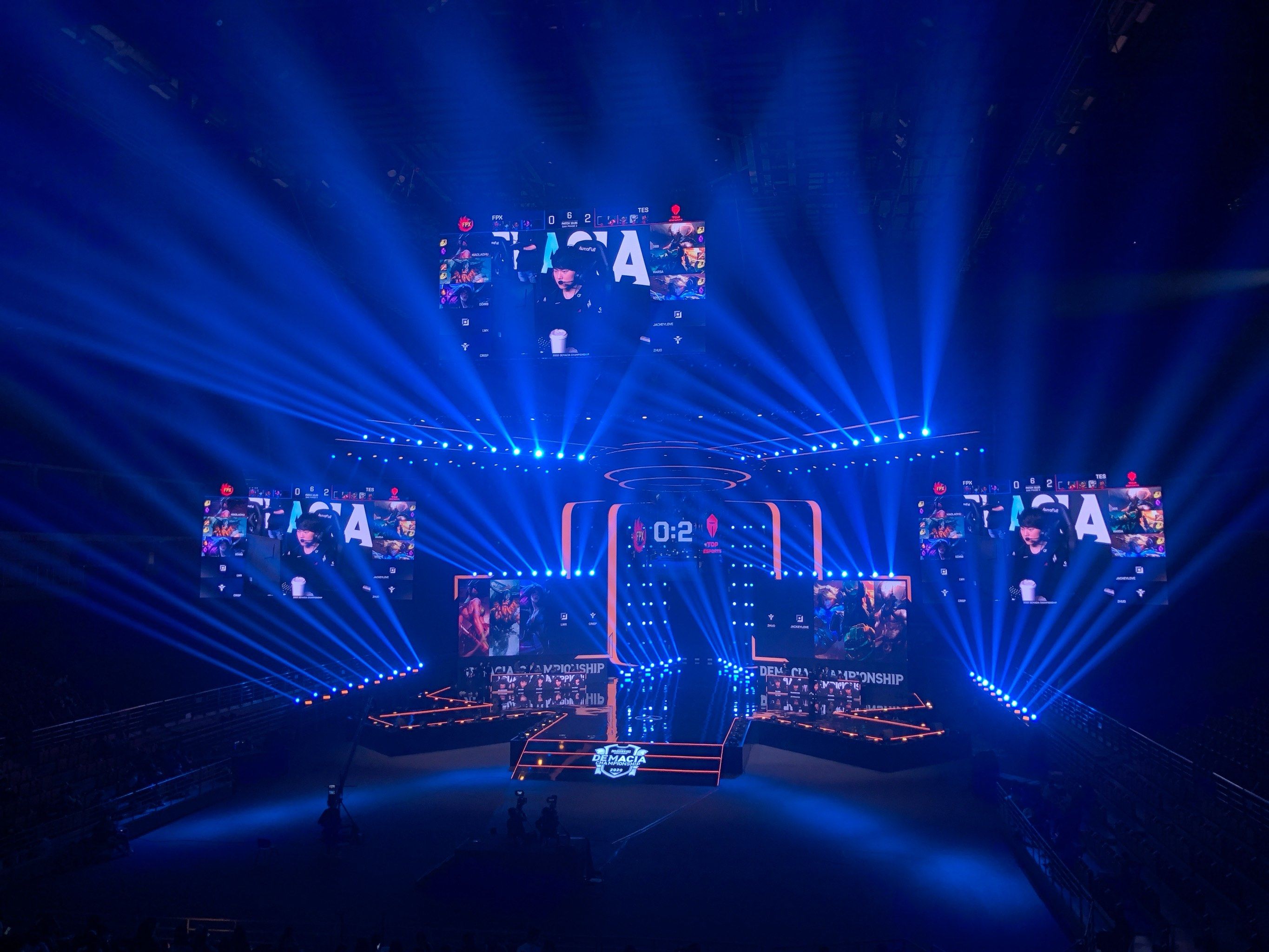 九游体育-热门赛事引爆热情，球场气氛空前火爆的简单介绍