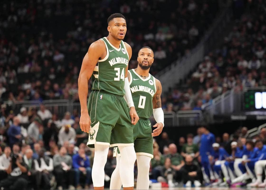 -雄鹿外线火力凶猛，球队狂轰几乎刷新三分纪录