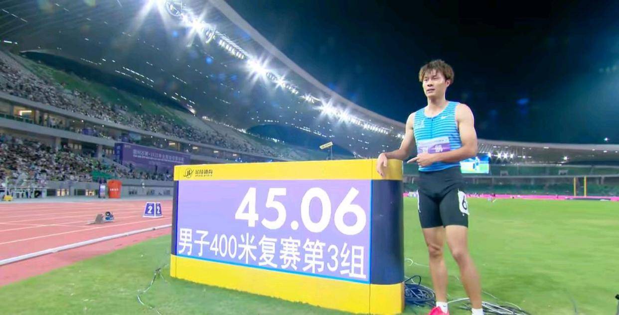 九游体育网页版-运动员在赛场上一较高下，展现自己的实力