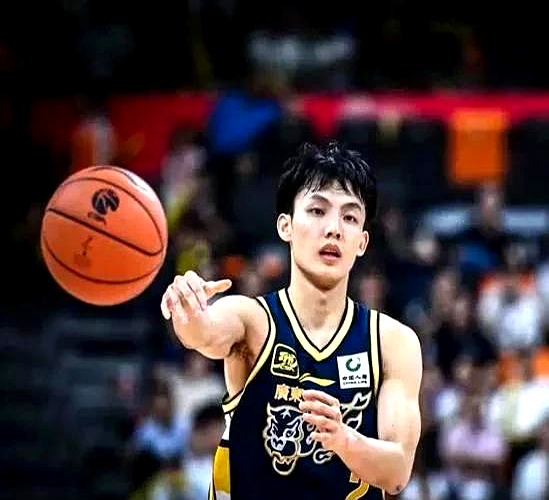 九游体育官方入口-广东宏远队主场大胜，晋级季后赛