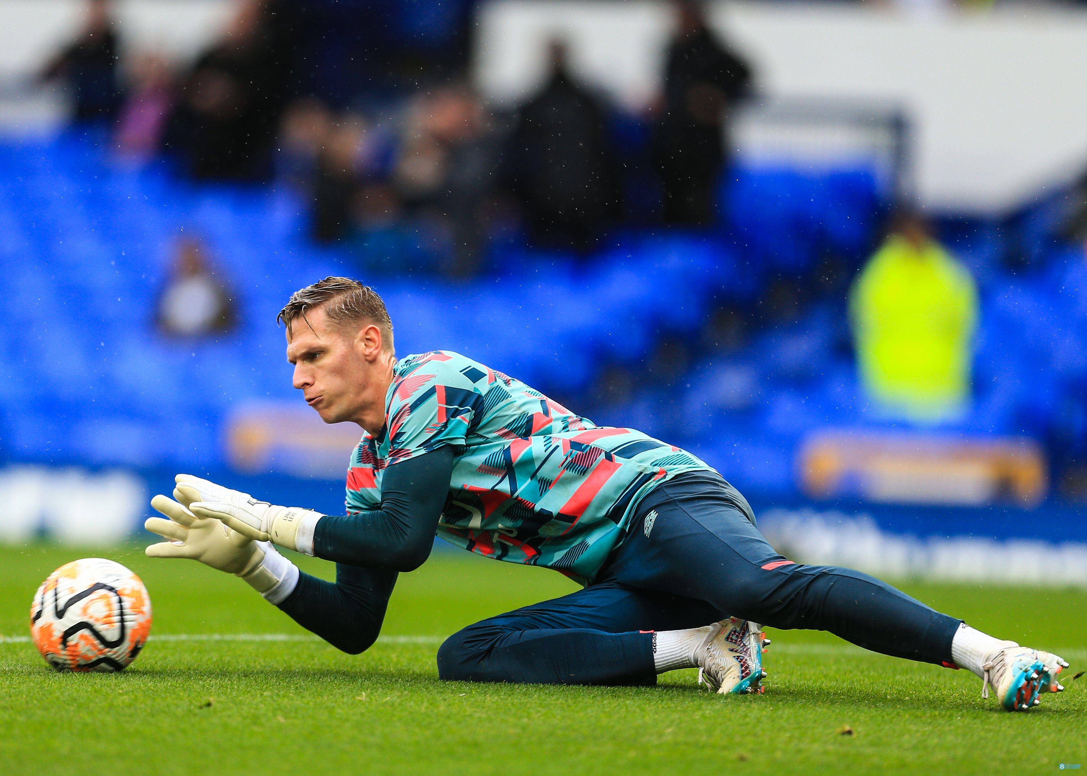 九游体育亚洲官网-守门员扑出关键球，为球队保住胜利