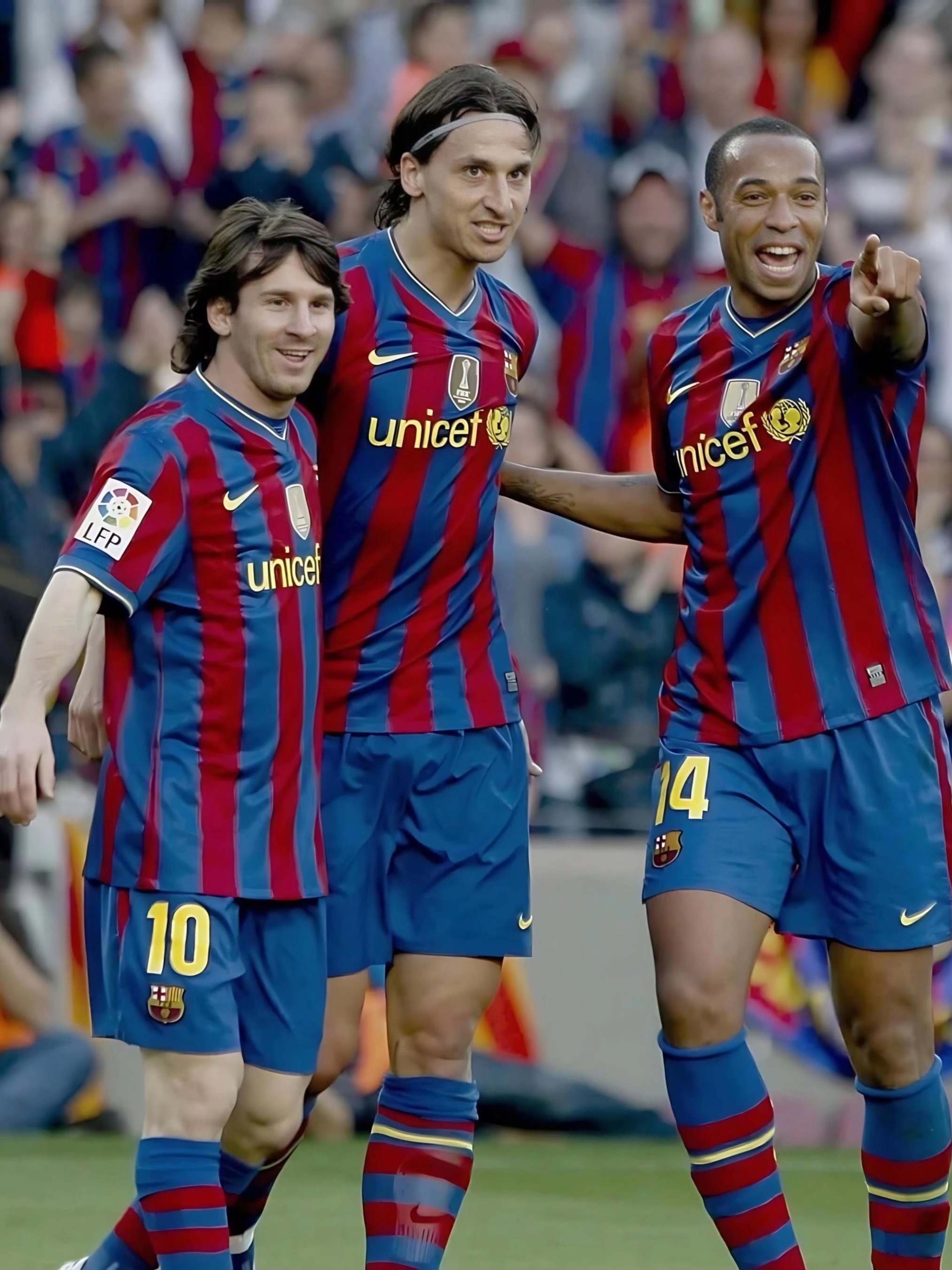 九游体育中国官网-足球大战赛场上的豪杰尽显神采