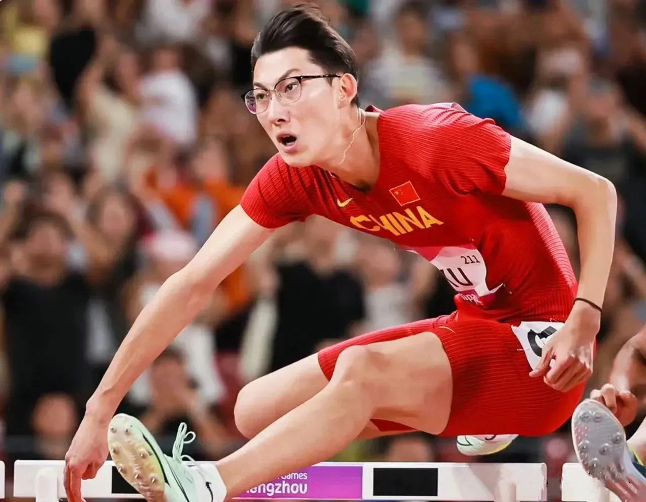 九游体育亚洲官网-跨界运动员参加比赛，获得耀眼成绩