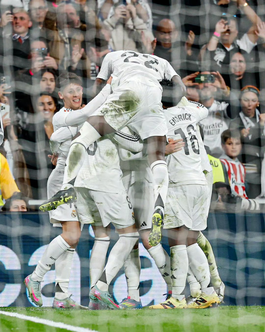 九游体育官网入口-皇马门将神勇扑救，力保球门不失