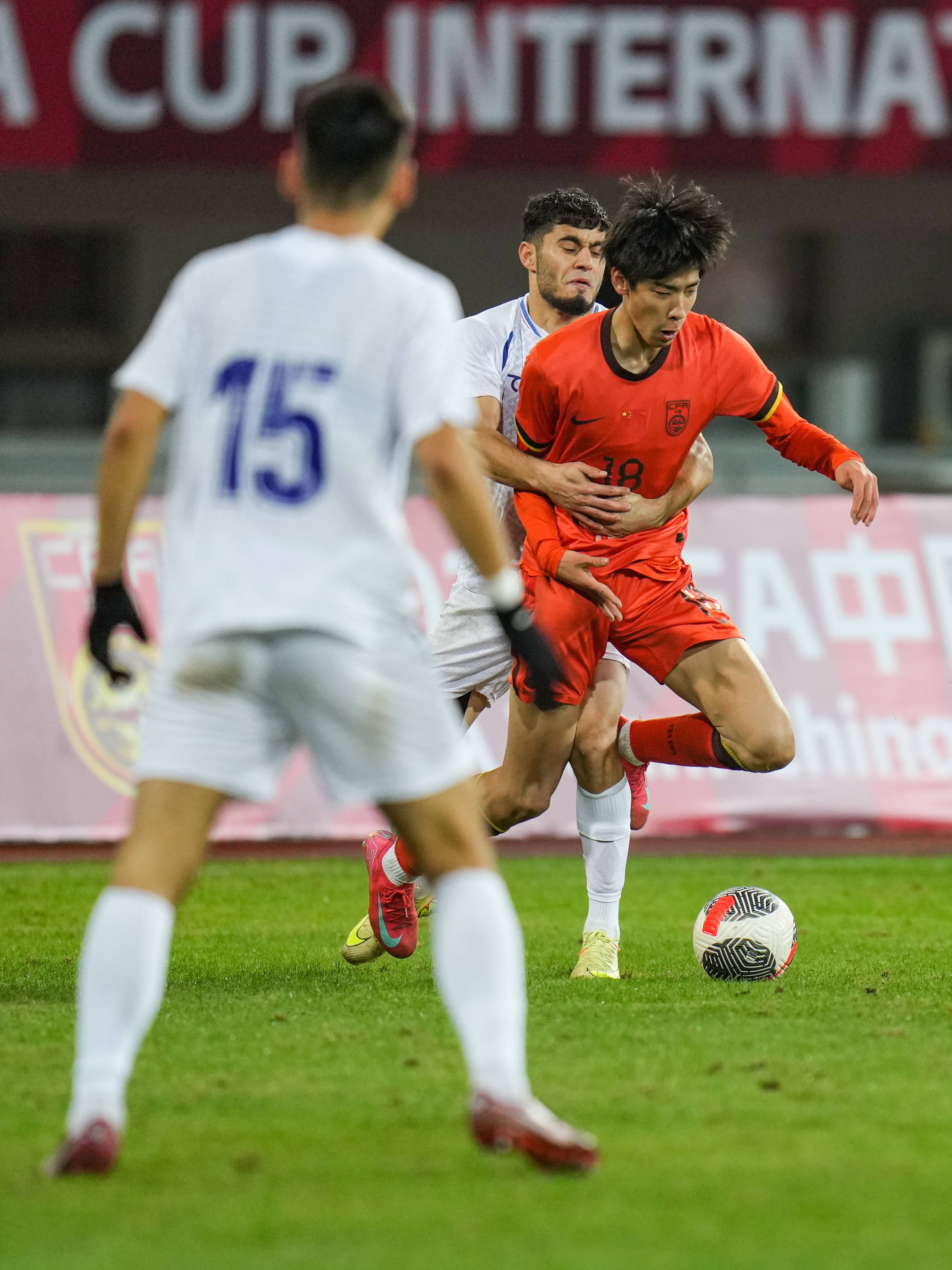 -国内足球俱乐部在国际赛事中表现抢眼