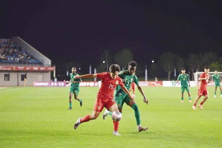 国内足球俱乐部在国际赛事中表现抢眼