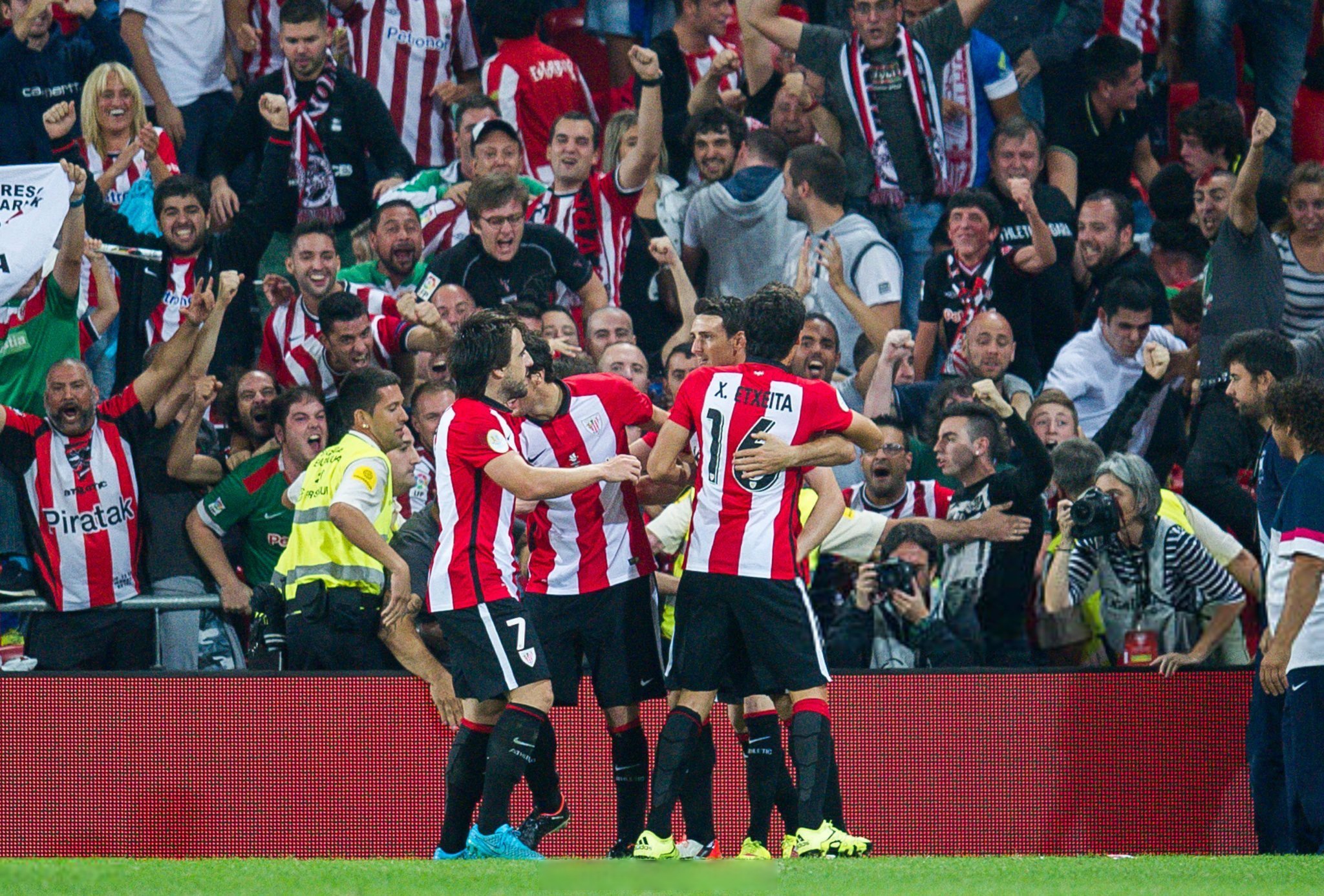 关于梅西梅开二度，巴萨-击败毕尔巴鄂的信息