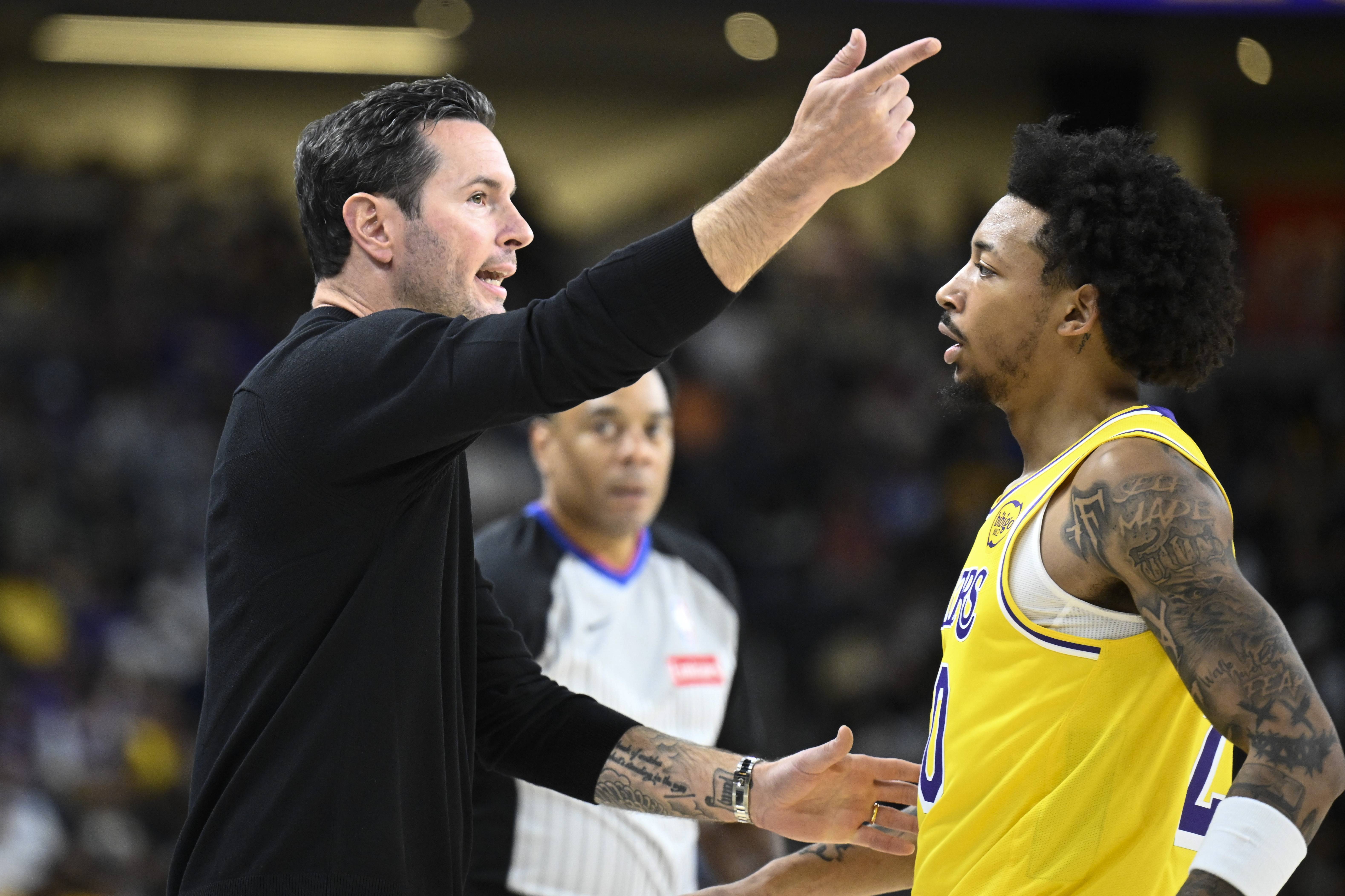 九游体育官网-湖人队员爆发个人能力，帮助球队夺得连胜